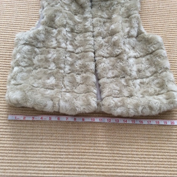 Elle Tan Faux Fur Vest Small - NWOT - Picture 9 of 12